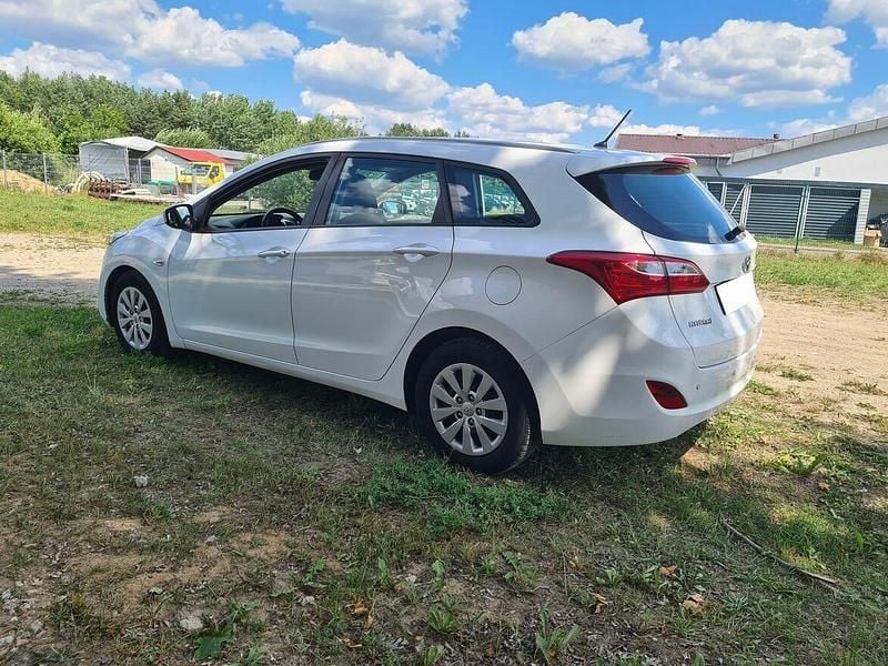 Używany Hyundai i30 110 KM (80 kW) 2017 Biały Kombi
