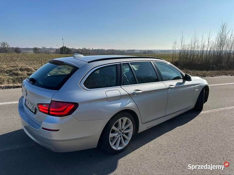 Używany BMW 520 2010 Srebrny Kombi