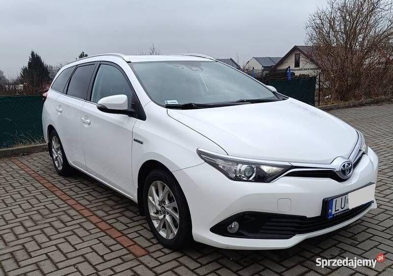 Biały Używany 2018 Toyota Auris Hybrid Premium Kombi | 49 700 zł (Drogi) - Obraz 1/4