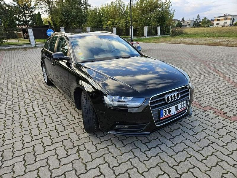 Używany Audi A4 143 KM (105 kW) 2012 Czarny Kombi