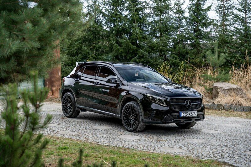 Czarny Używany 2019 Mercedes GLA200 AMG line SUV | 94 999 zł (Uczciwa cena) - Obraz 1/4