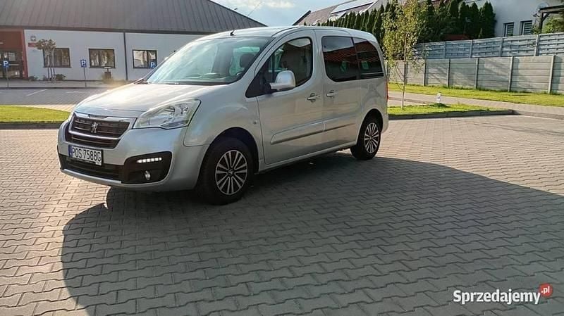 Srebrny Używany 2017 Peugeot Partner Van | 32 900 zł (Uczciwa cena) - Obraz 1/4