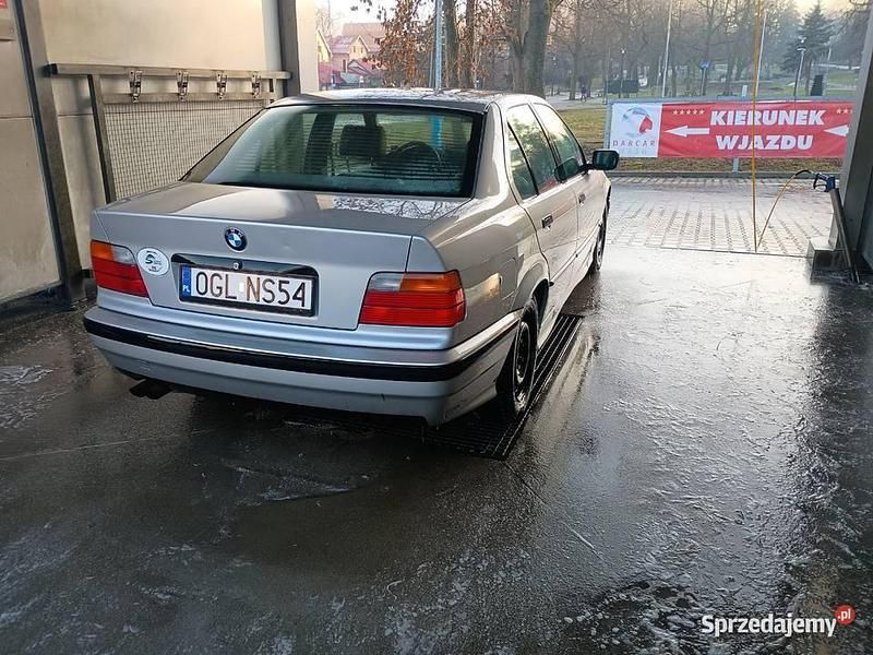 Używany BMW 325 1991 Srebrny Sedan/Limuzyna