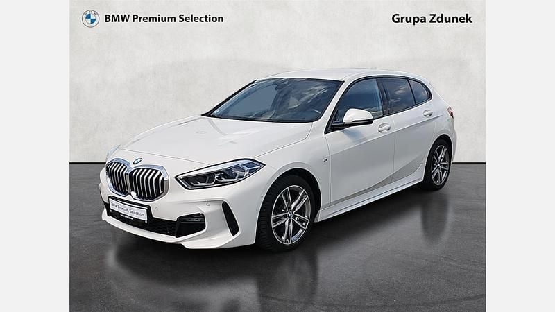 Biel alpejska Używany 2021 BMW 118 Shadowline Hatchback | 92 900 zł (Dobra cena) - Obraz 1/3