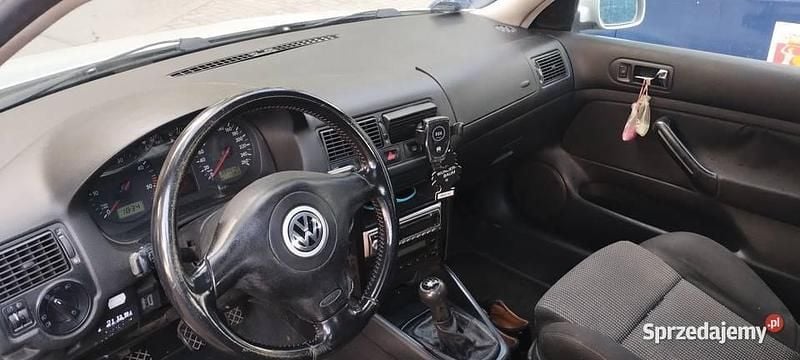 Używany VW Golf IV Comfortline 116 KM (85 kW) 2000 Srebrny Hatchback