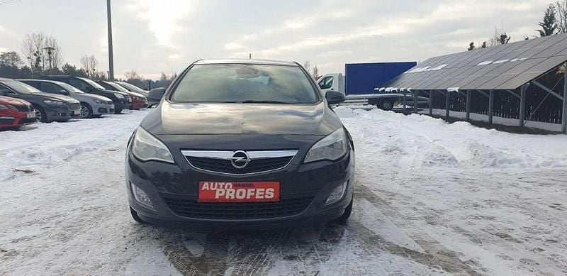 Szary (metalik) Używany 2011 Opel Astra Sedan/Limuzyna | 20 900 zł (Uczciwa cena) - Obraz 1/4