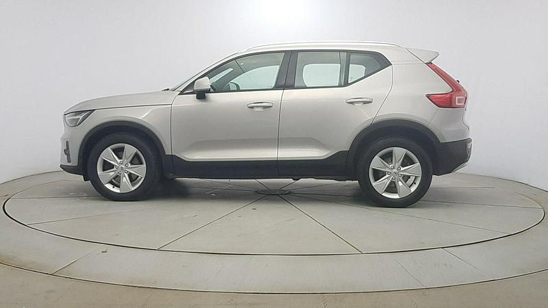 Używany Volvo XC40 Core 163 KM (119 kW) 2022 Srebrny SUV