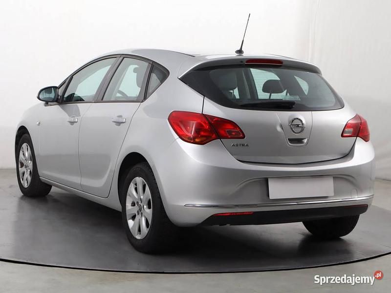 Używany Opel Astra 2013 Srebrny Hatchback