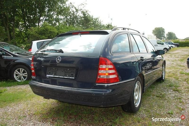 Używany Mercedes C180 Avantgarde 143 KM (105 kW) 2005