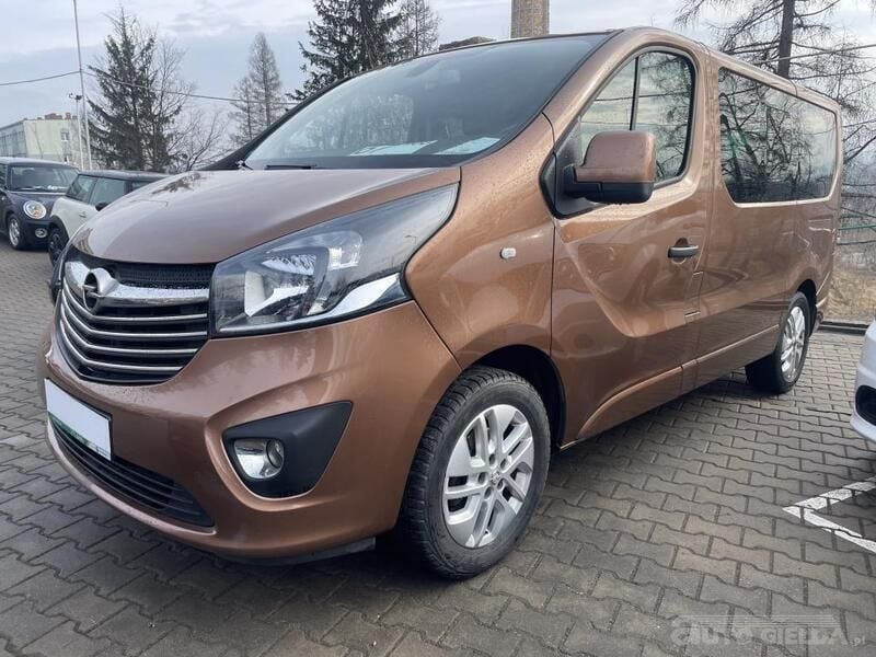 Używany Opel Vivaro 140 KM (102 kW) 2015 Brązowy metalik Minivan