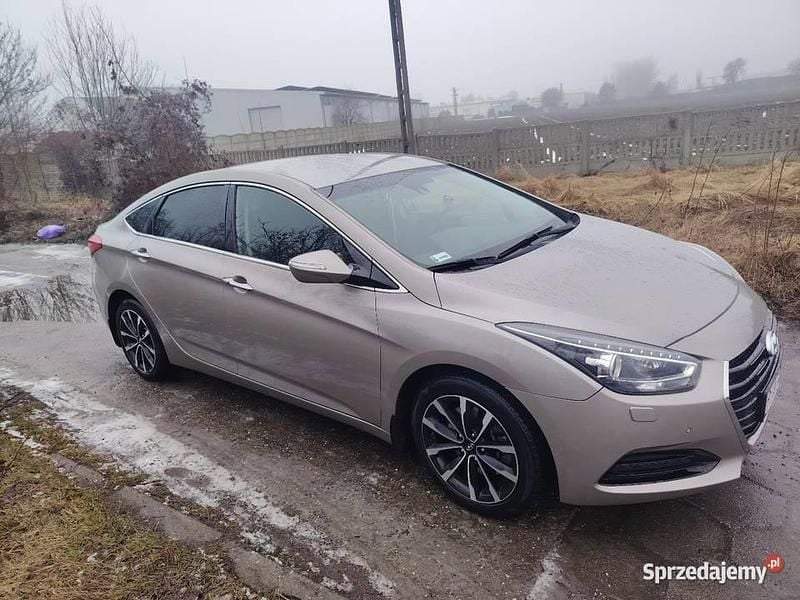 Używany Hyundai i40 2015 Srebrny Sedan/Limuzyna