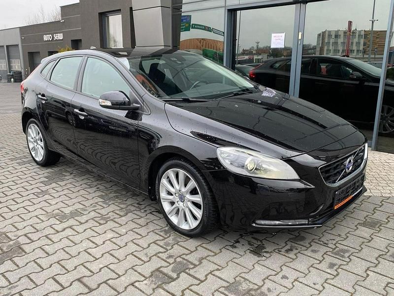 Używany Volvo V40 120 KM (88 kW) 2016 Czarny Hatchback
