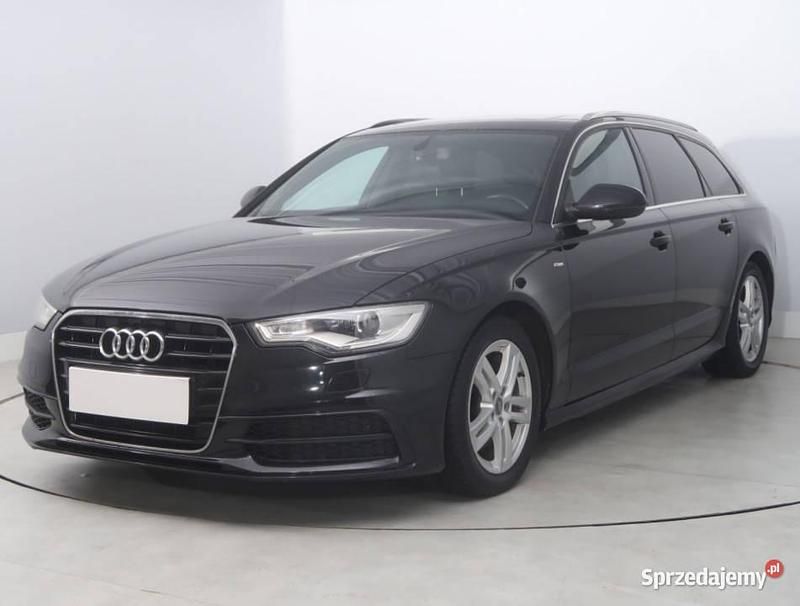 Używany Audi A6 2014 Czarny Kombi