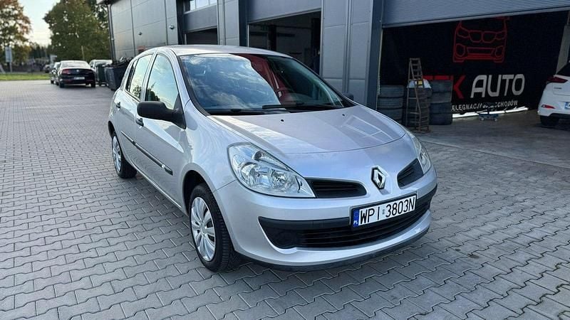 Używany Renault Clio II 65 KM (47 kW) 2006 Srebrny (metalik) Hatchback