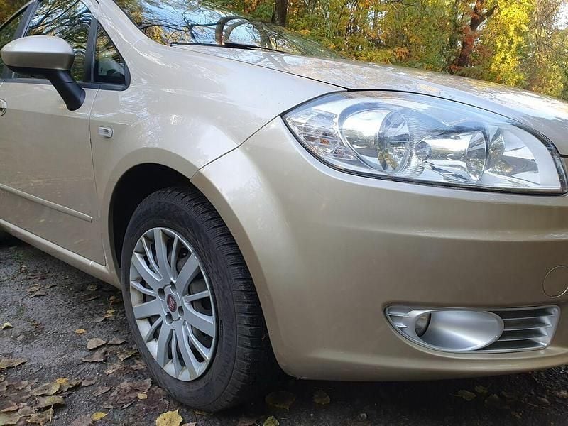 Złoty Używany 2011 Fiat Linea Sedan/Limuzyna | 14 300 zł - Obraz 1/4