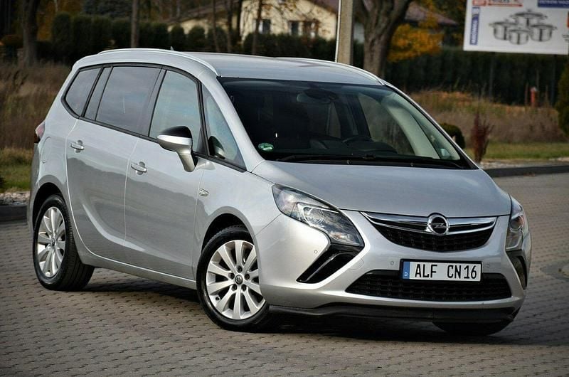 Srebrny Używany 2016 Opel Zafira Minivan | 31 900 zł (Dobra cena) - Obraz 1/4