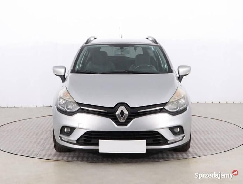 Używany Renault Clio GrandTour 90 KM (66 kW) 2017 Srebrny Kombi