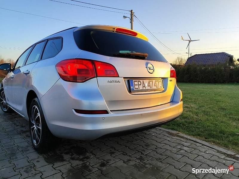 Używany Opel Astra 2010 Srebrny Kombi