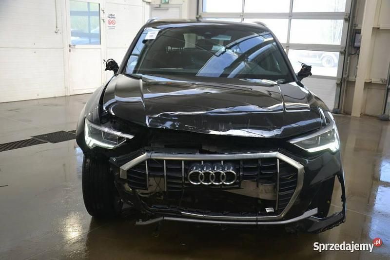 Czarny Używany 2020 Audi Q3 S-Line SUV | 56 500 zł - Obraz 1/4