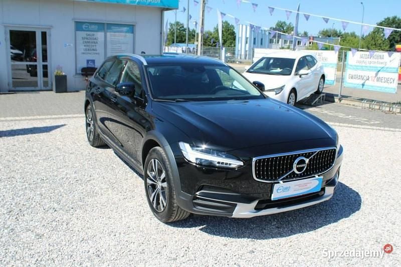 Używany Volvo V90 CC 2020 Czarny Kombi