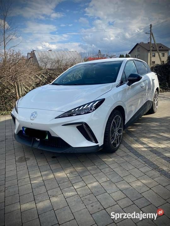 Używany 2023 MG MG4 EV Luxury Hatchback | 109 900 zł - Obraz 1/4
