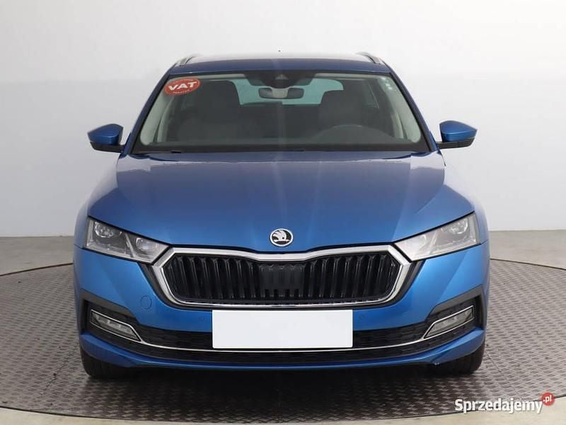 Niebieski Używany 2020 Skoda Octavia Kombi | 81 999 zł (Drogi) - Obraz 1/4