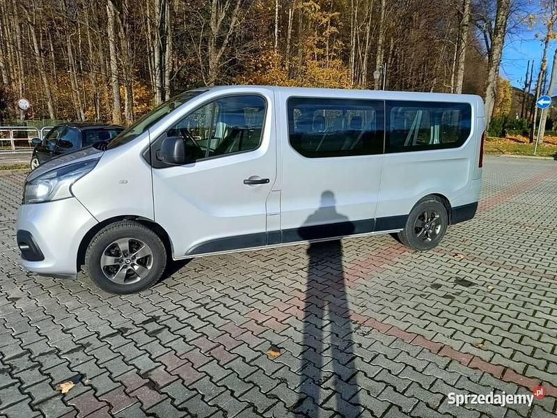 Srebrny Używany 2016 Renault Trafic Van | 54 700 zł (Uczciwa cena) - Obraz 1/4