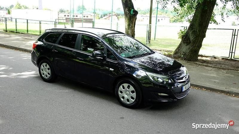 Czarny Używany 2015 Opel Astra Kombi | 27 990 zł (Dobra cena) - Obraz 1/4