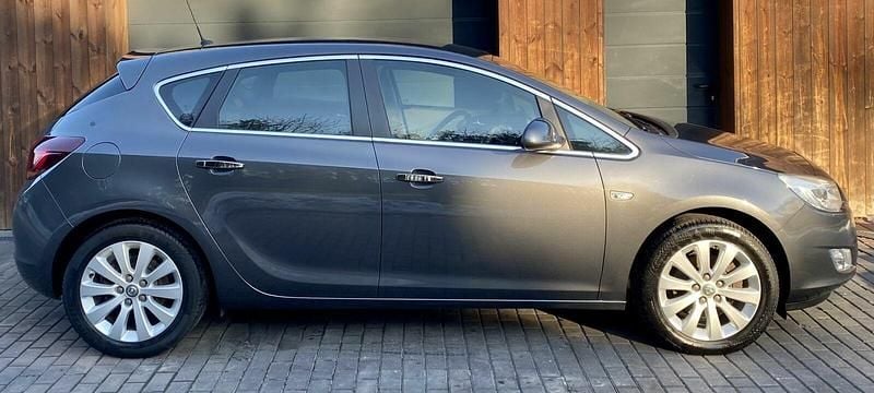 Używany Opel Astra Cosmo 2011 Szary Hatchback