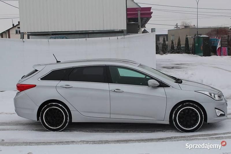 Używany Hyundai i40 135 KM (99 kW) 2012 Srebrny Kombi
