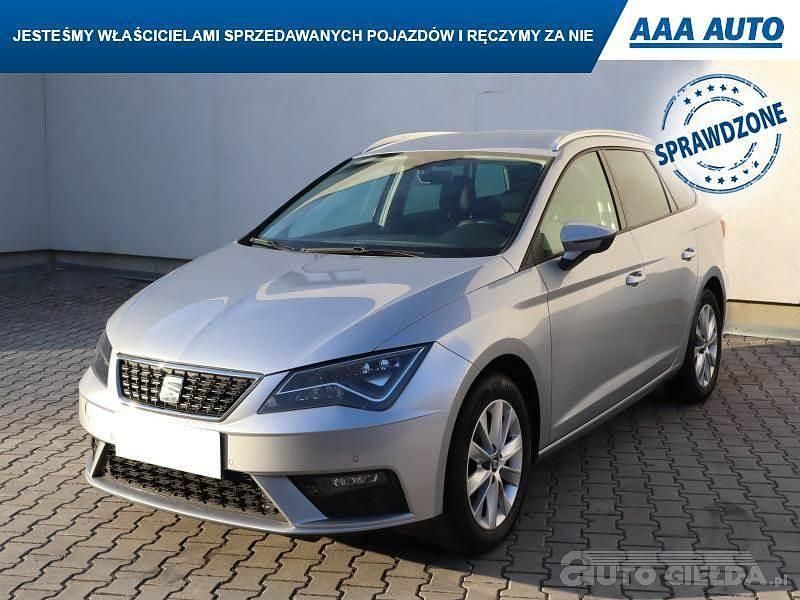 Używany Seat Leon 2019 Srebrny