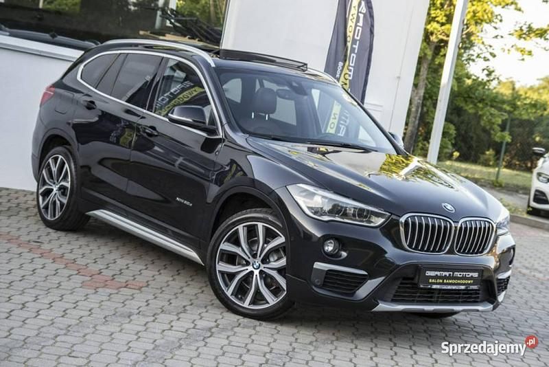 Czarny (metalik) Używany 2016 BMW X1 Sport Line SUV | 64 900 zł (Dobra cena) - Obraz 1/4