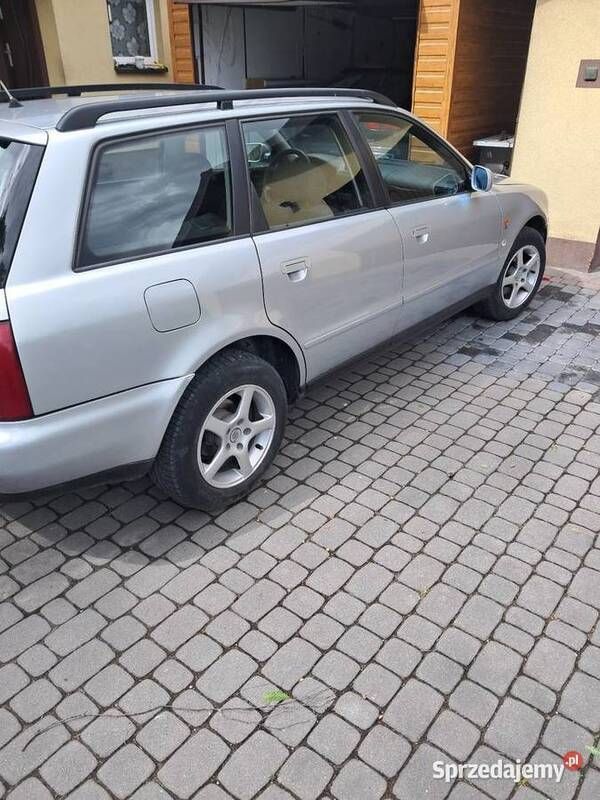 Srebrny Używany 1996 Audi A4 Kombi | 4000 zł (Dość drogi) - Obraz 1/3