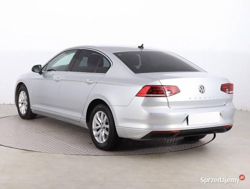 Używany VW Passat 150 KM (110 kW) 2019 Srebrny Sedan/Limuzyna