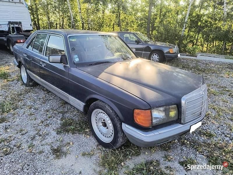 Używany Mercedes E280 1984 Niebieski Sedan/Limuzyna