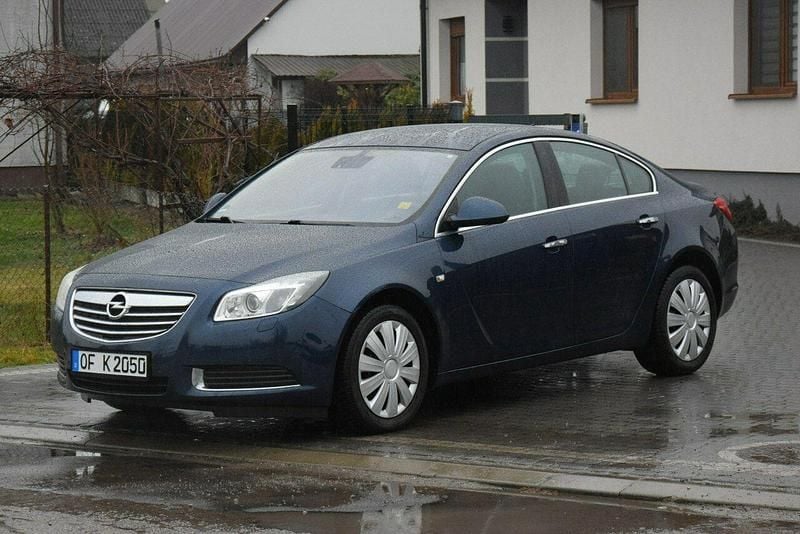 Używany Opel Insignia 180 KM (132 kW) 2010 Niebieski Hatchback