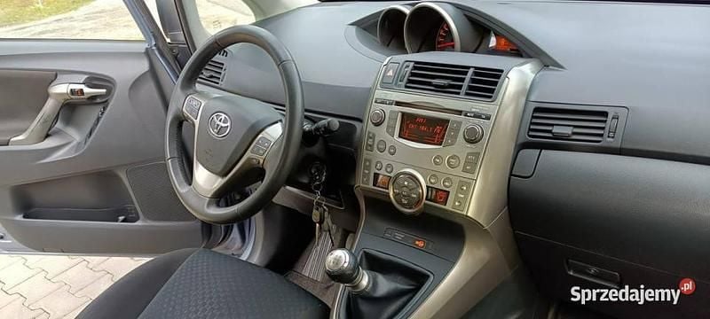 Inny (metalik, perła) Używany 2009 Toyota Verso Minivan | 23 900 zł (Uczciwa cena) - Obraz 1/4