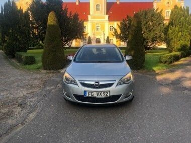 Srebrny Używany 2012 Opel Astra Sedan/Limuzyna | 19 600 zł (Uczciwa cena) - Obraz 1/4