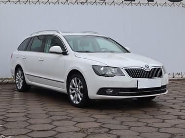 Używany Skoda Superb 170 KM (125 kW) 2014 Biały Kombi
