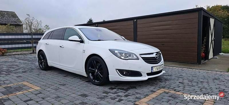 Używany Opel Insignia OPC 170 KM (125 kW) 2016 Biały Kombi