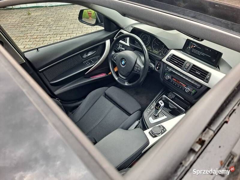 Czarny Używany 2015 BMW 320 Comfort Edition Kombi | 47 900 zł - Obraz 1/4