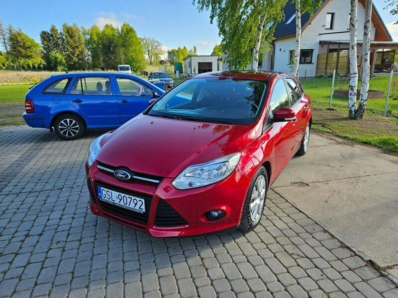Bordowy (metalik) Używany 2014 Ford Focus Hatchback | 25 900 zł (Uczciwa cena) - Obraz 1/4