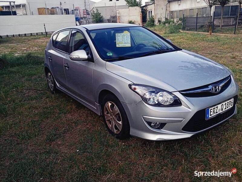 Używany Hyundai i30 109 KM (80 kW) 2011 Srebrny Hatchback