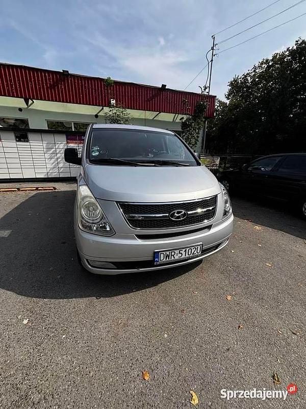 Srebrny Używany 2009 Hyundai H-1 Minivan | 24 000 zł - Obraz 1/4