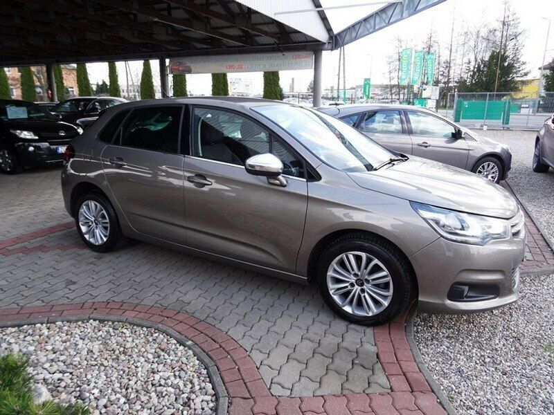 Używany Citroën C4 Feel 110 KM (80 kW) 2015 Beżowy Hatchback