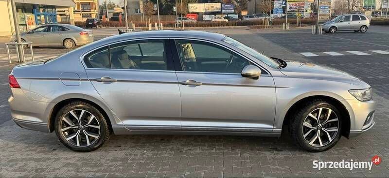 Srebrny Używany 2021 VW Passat Business Sedan/Limuzyna | 63 000 zł - Obraz 1/4