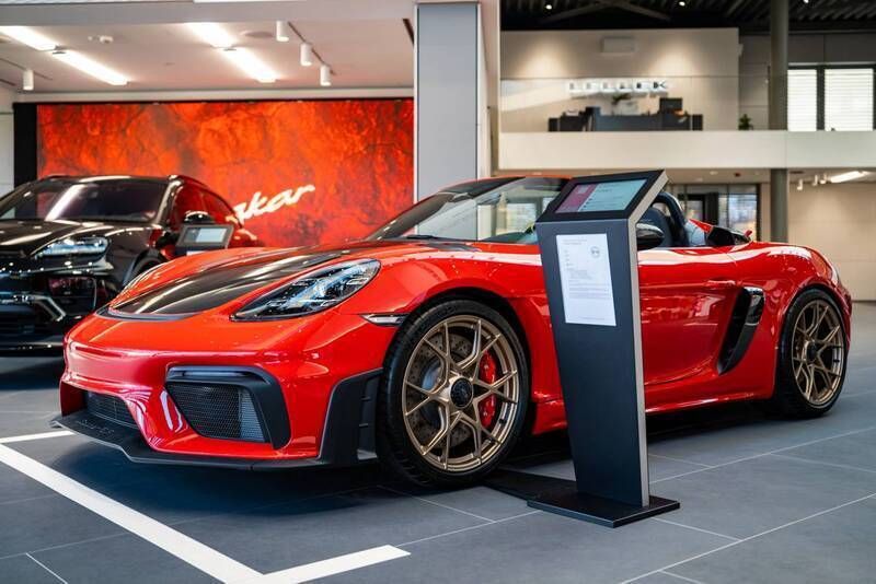 Guards red Nowe 2024 Porsche 718 Spyder | 861 000 zł - Obraz 1/4