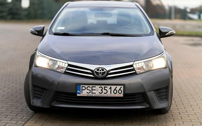 Używany Toyota Corolla 2014 Szary Sedan/Limuzyna