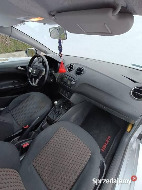 Używany Seat Ibiza 2009 Srebrny Hatchback