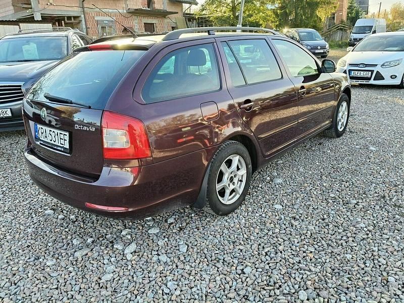 Używany Skoda Octavia 105 KM (77 kW) 2010 Czerwony Kombi